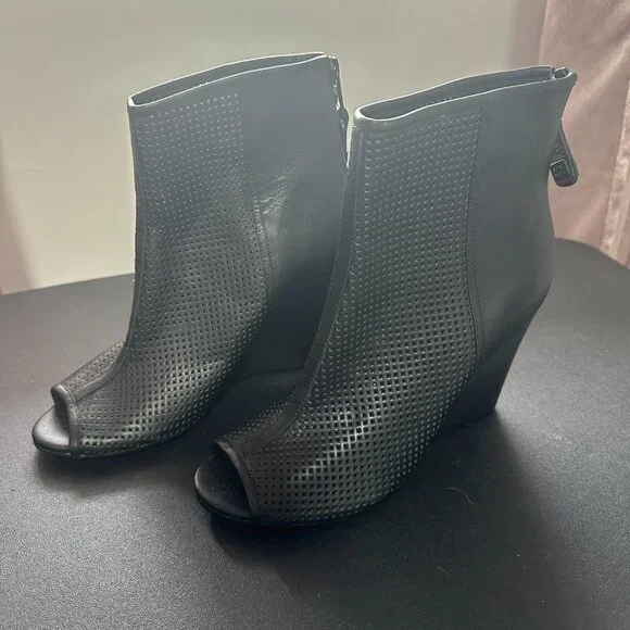 RUDSAK : Open-Toe Booties - Picture 3 of 5